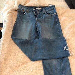 Wedgie Fit Levi Jeans (small stain)